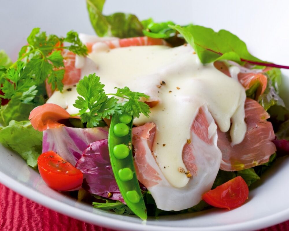 Prosciutto salad with cheese sauce