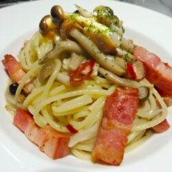 ゴローニャの、おいしいベーコンときのこのペペロンチーノ