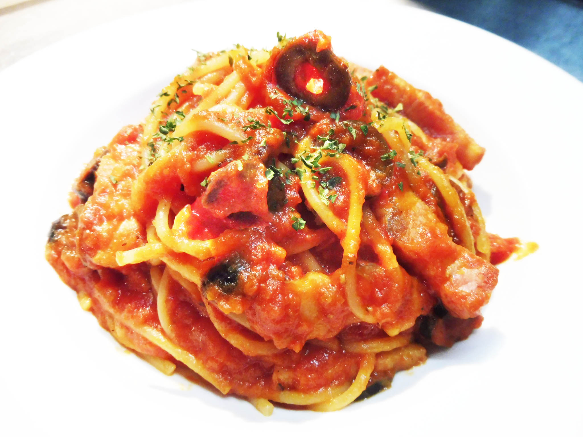 ベーコンとトマトソースパスタ