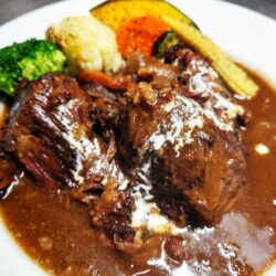 ゴローニャの、おいしい牛ホホ肉の赤ワイン煮込み