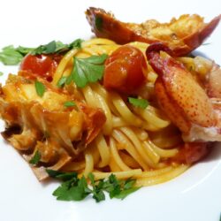 ゴローニャの、おいしいオマール海老のトマトソースパスタ