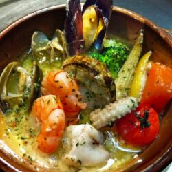 ゴローニャの、おいしい魚介のアヒージョ