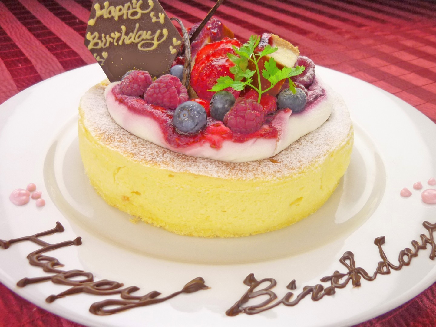 お誕生日や記念日にサプライズ、ホールケーキサービス