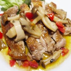 ゴローニャの、おいしい鶏肉の白ワイン蒸し